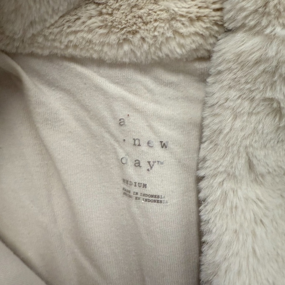 a new day Cream Faux Fur Teddy Quarter-Zip Pullover Sweater M - Picture 3 of 4